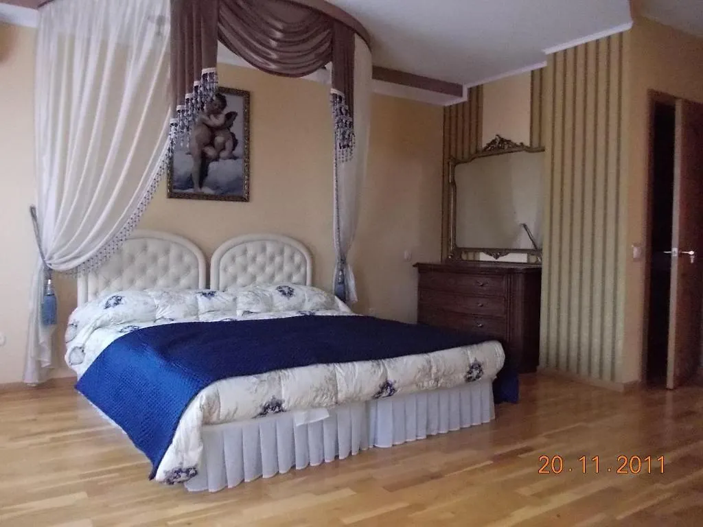 Rayske Yabloko Hotel Lviv