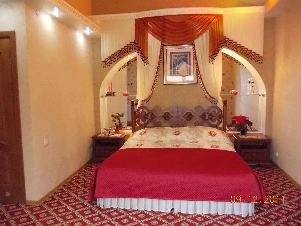Rayske Yabloko Hotel Lviv