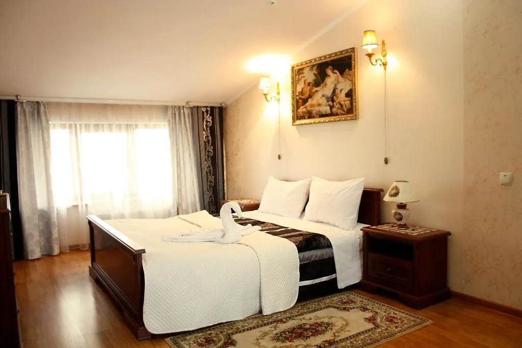 Rayske Yabloko Hotel Lviv