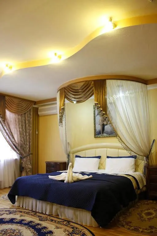 Rayske Yabloko Hotel Lviv